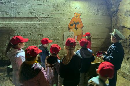 Dětské prohlídky jeskyně Výpustek s medvědem Brunem
