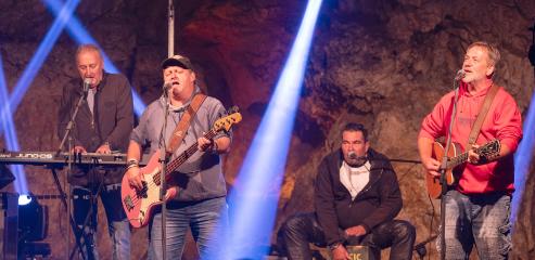 Koncert KEKS v jeskyni Výpustek, 13. 7. 2024